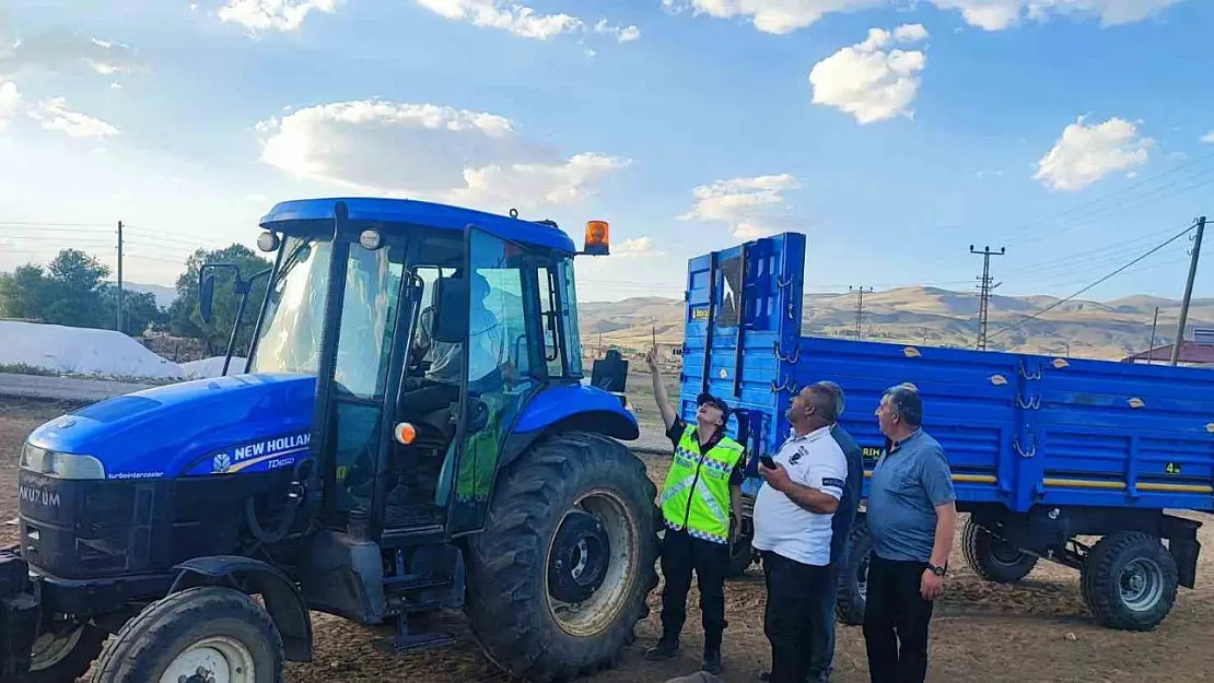 Ağrı'da Jandarma'dan traktör sürücülerine bilgilendirme