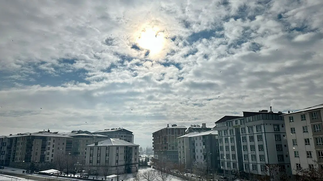 Ağrı'da Kar Yağışı Yerini Güneşli Havaya Bıraktı