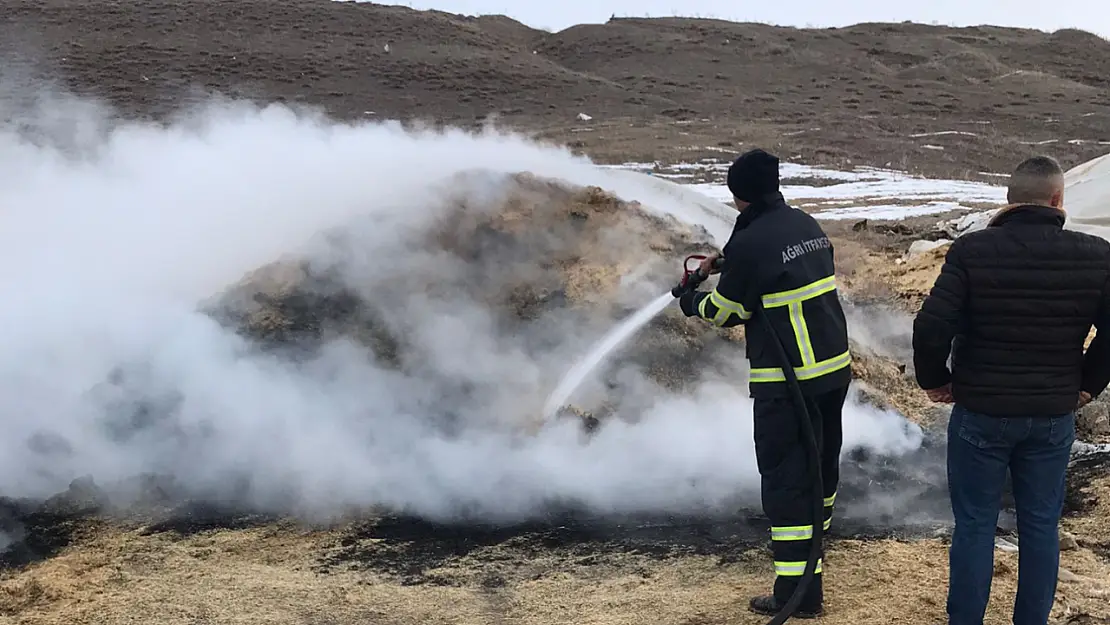 Ağrı'da Kazlı Köyünde Saman Yangınına İtfaiye Müdahale Etti