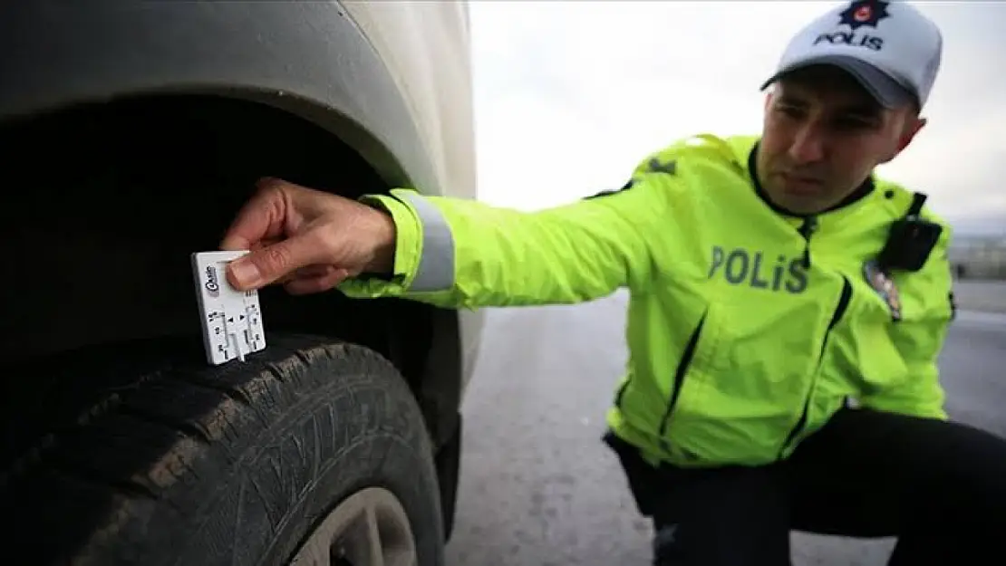 Ağrı'da kış lastiği zorunluluğu başladı: Denetimler sıklaştırıldı