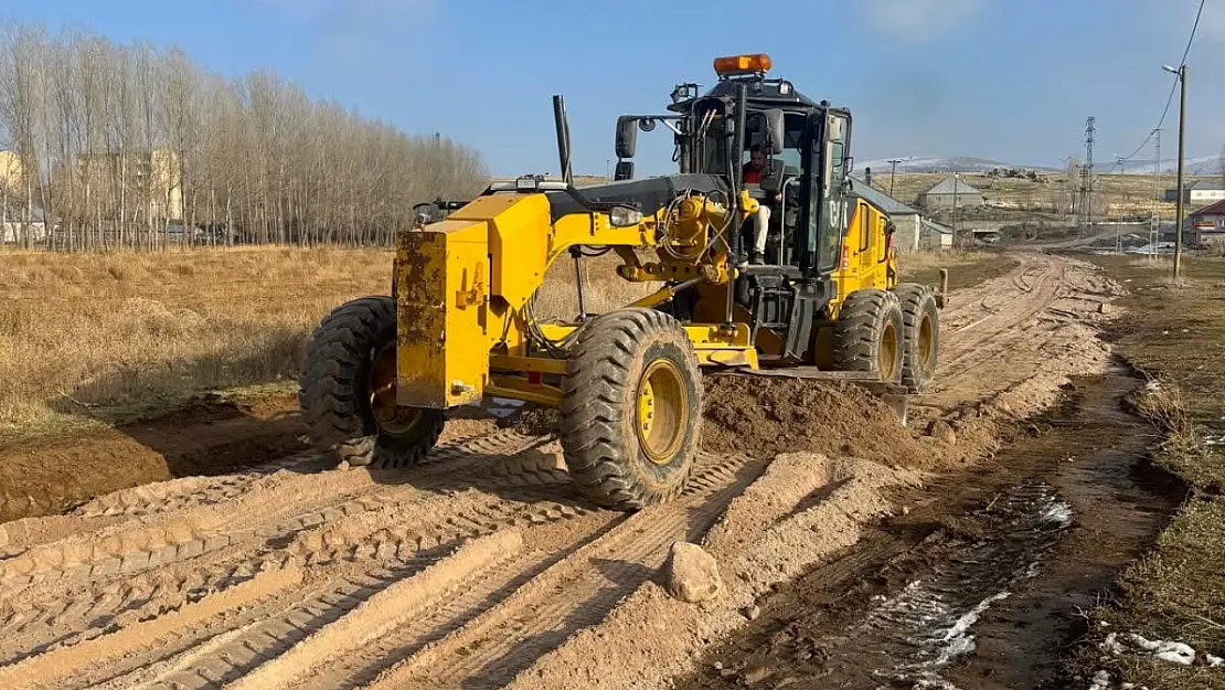 Ağrı'da köy içi stabilize yolların bakım ve geliştirme çalışmaları sürüyor