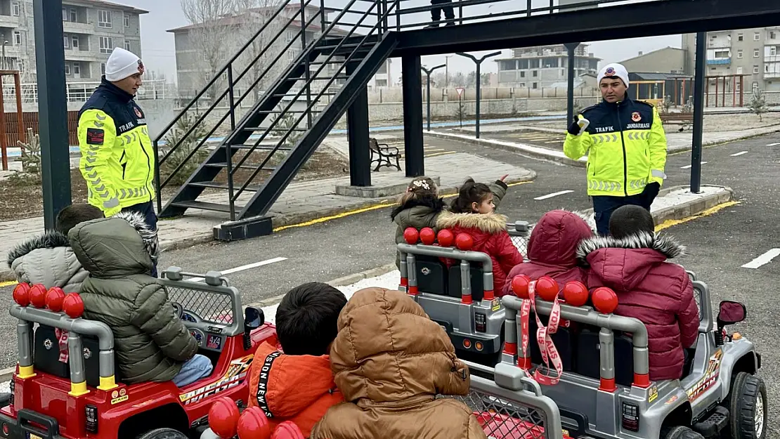 Ağrı'da Köy Okulu Öğrencileri Trafik Eğitim Parkı'nda Bilinçleniyor