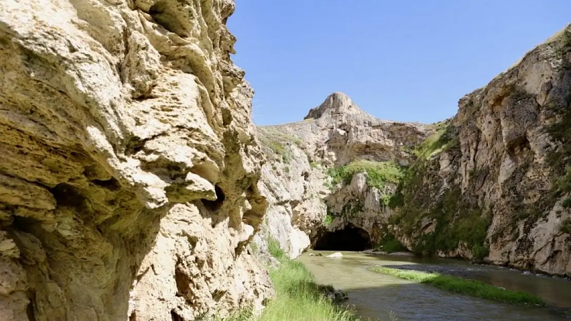 Ağrı'da Kudret Köprüsü manzarası ile mest ediyor