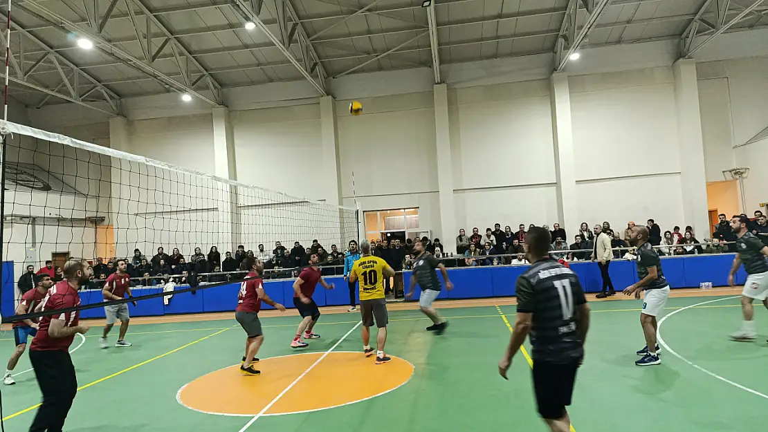 Ağrı'da öğretmenler gününe özel voleybol turnuvası büyük bir heyecanla tamamlandı