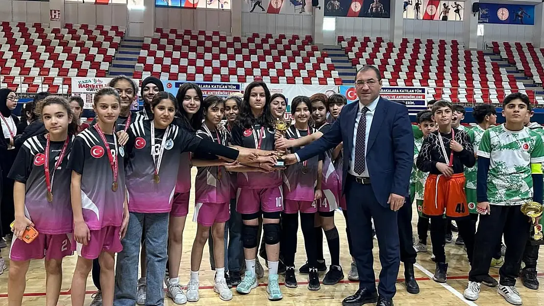 Ağrı'da Okul Sporları Yıldız Kız-Erkek Hentbol İl Birinciliği Tamamlandı