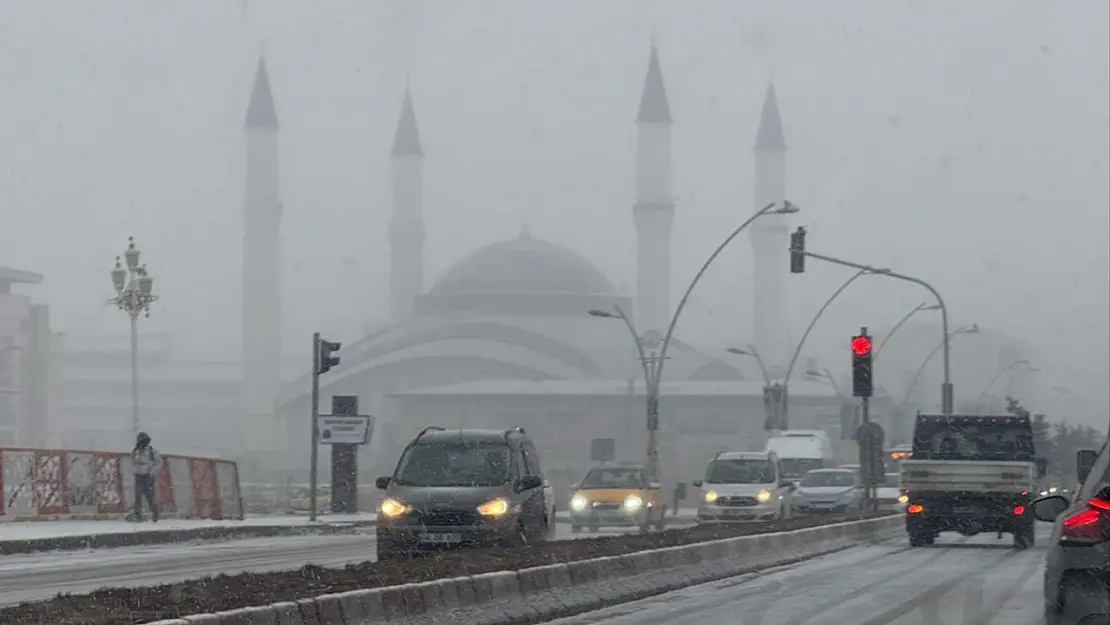 Ağrı'da Şubat Ayının Ortasında Kar Yağışı Hayatı Olumsuz Etkiledi