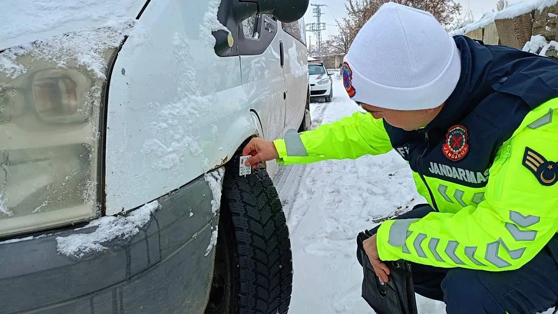 Ağrı'da Trafik Denetimleri Sıklaştırıldı: 16 Kişi Trafikten Men Edildi