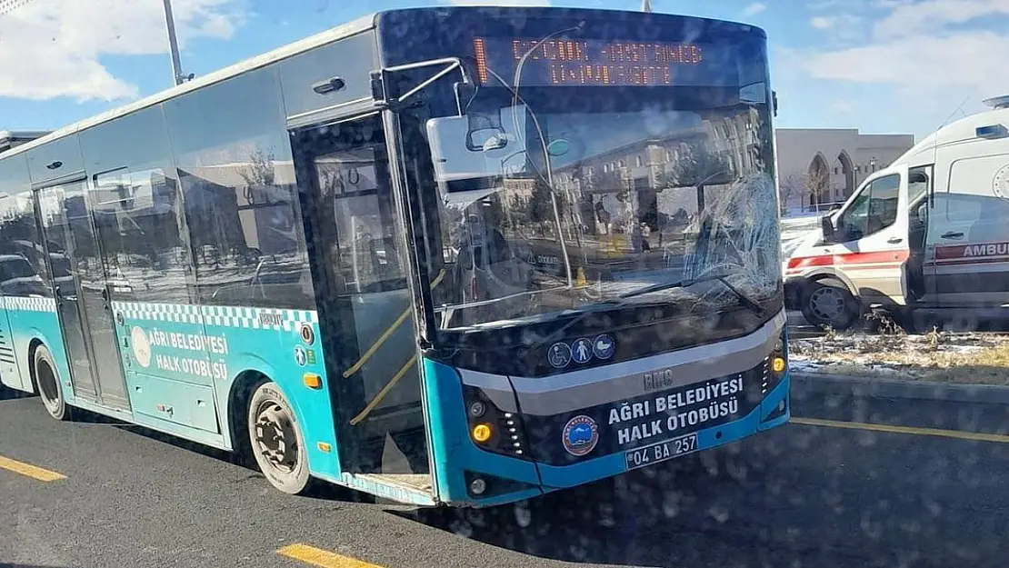 Ağrı'da Üniversite Yerleşkesinde Kaza: 20 Yaşındaki Öğrenci Yaralandı