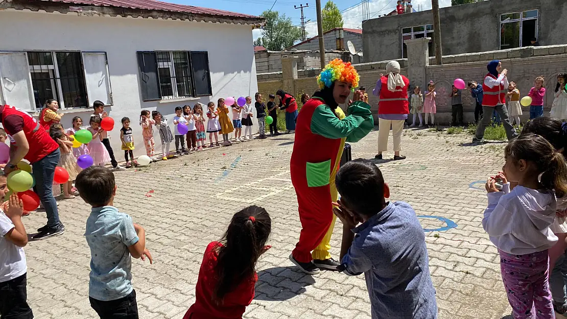 Ağrı'da yıl sonu etkinlikleriyle öğrencilere unutulmaz anılar bırakılıyor