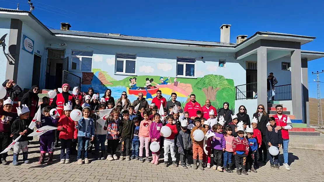 Ağrı'da Yukarı Yenigün Yeşil ilkokulu öğrencileri doyasıya eğlendi