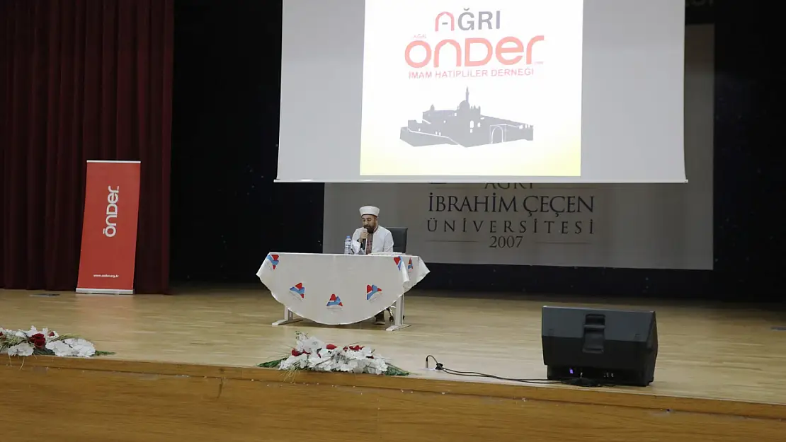 Ağrı İbrahim Çeçen Üniversitesi'nde 'Cennete Götüren Namaz' Konferansı Düzenlendi