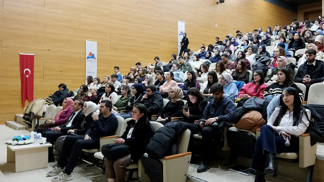 Ağrı İbrahim Çeçen Üniversitesi'nde 'Sporda Beslenme ve Sağlık' Konferansı Düzenlendi