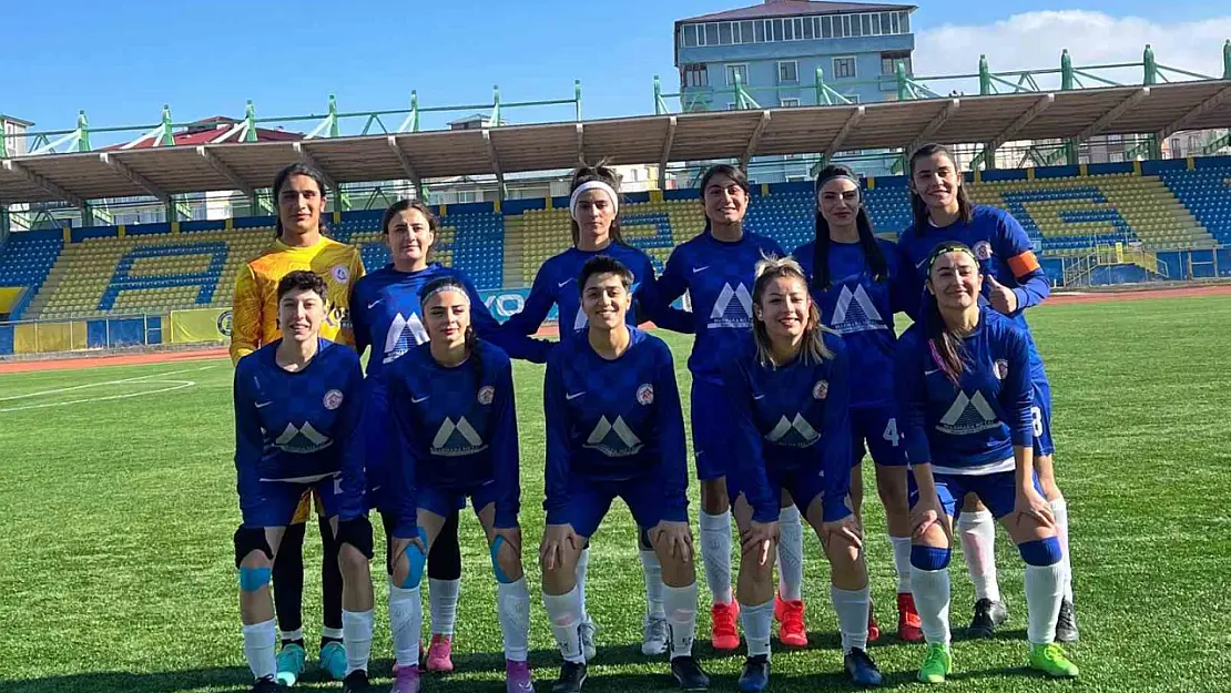 Ağrı Kadın Futbol Takımı, Erzincan Gençler Gücü'nü 2-0 Yenerek Liderliğini Sürdürdü