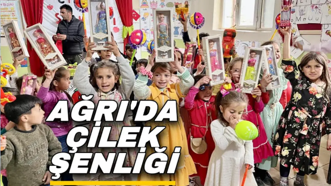 Ağrı'da çocuklar 'Çilek Şenliği' ile doyasıya eğlendi