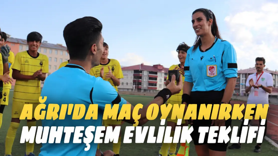 Ağrı'da futbol hakemi beraber görev aldıkları maçta kız arkadaşına evlilik teklifi yaptı