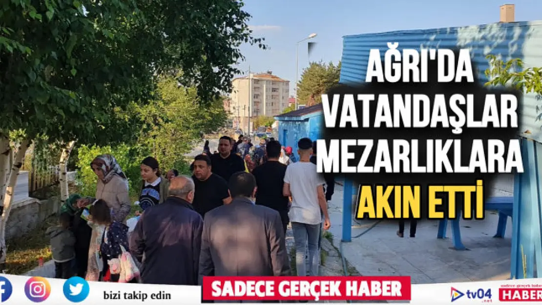 Ağrı'da vatandaşlar bayram namazı sonrasında mezarlıklara akın etti