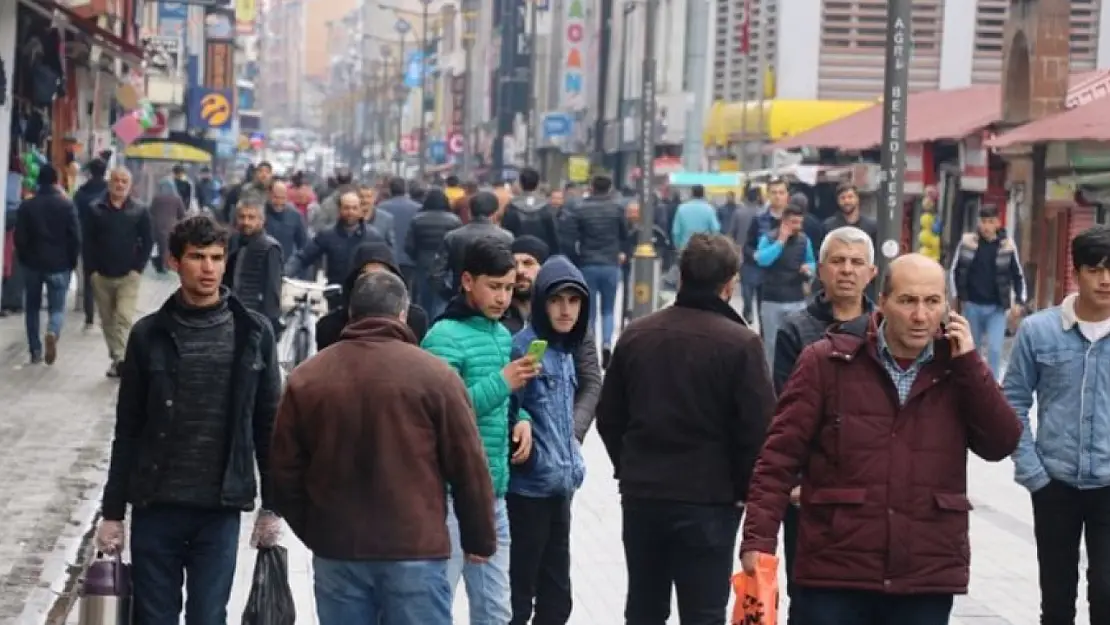 Ağrılılar Kasım Ayının Son Gününde Güneşin Tadını Çıkardı