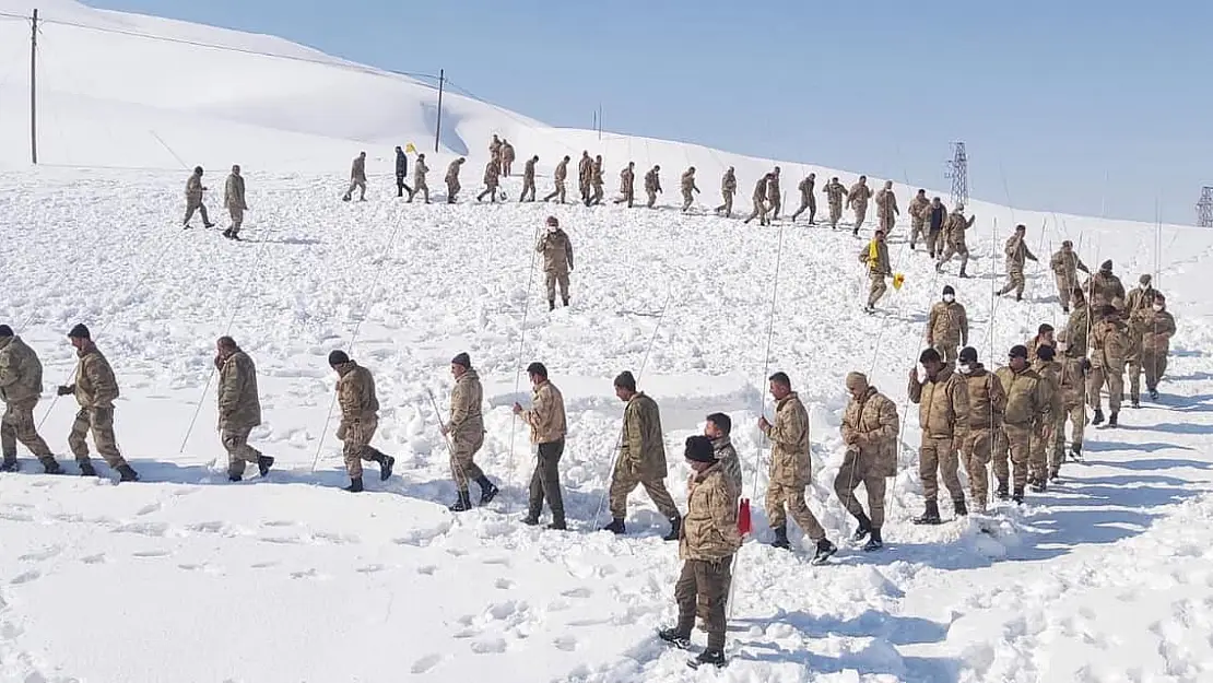 Bitlis'teki güvenlik korucularına çığ eğitimi
