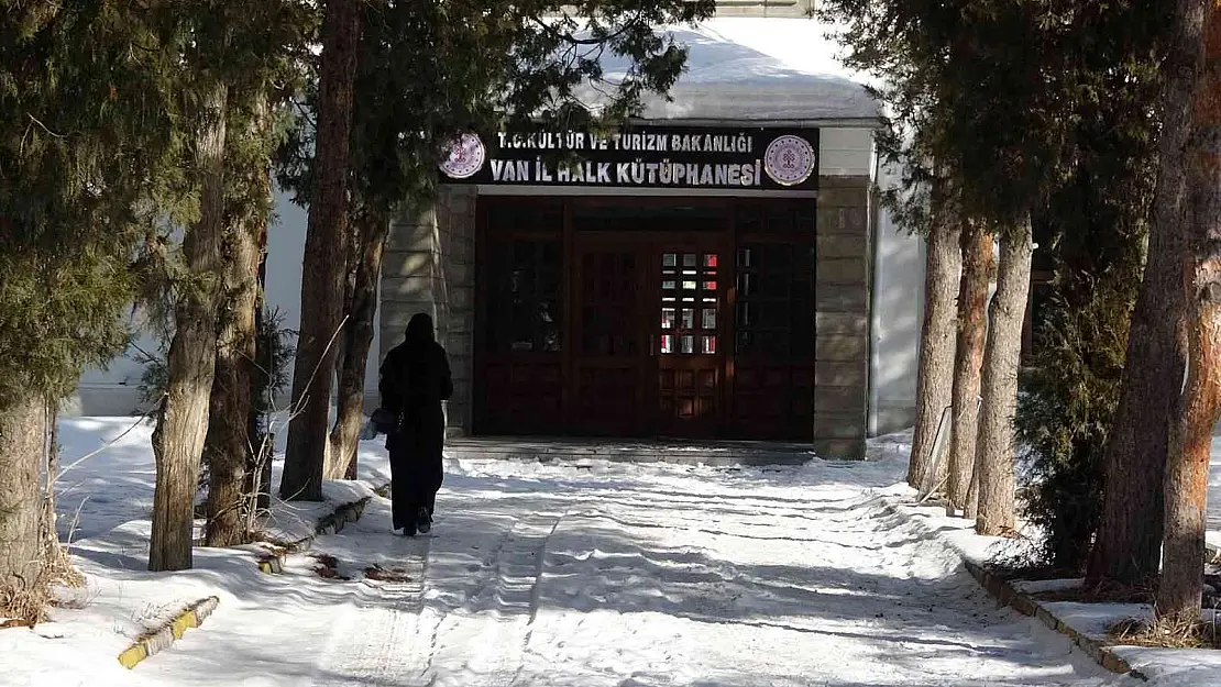 Cumhuriyet dönemi binası halk kütüphanesi oldu
