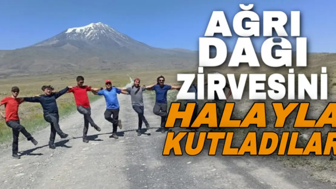 Dağcılar Ağrı Dağı'na çıkmanın mutluluğunu halay çekerek kutladı