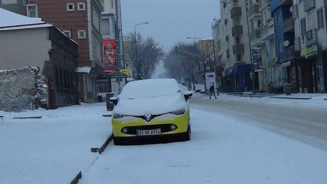 Kars yeniden beyaza büründü
