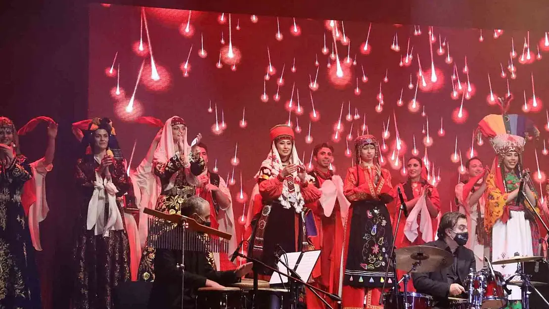 Kültür ve Turizm Bakanlığı Senfoni ve Halk Dansları Topluluğu, Erzincan'da konser ve gösteri sundu
