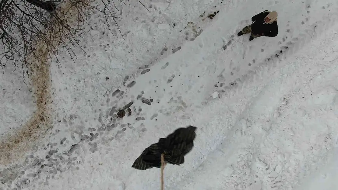 Tipi yolu kapattı, jandarma ekipleri hastaya ilacını drone ile ulaştırdı
