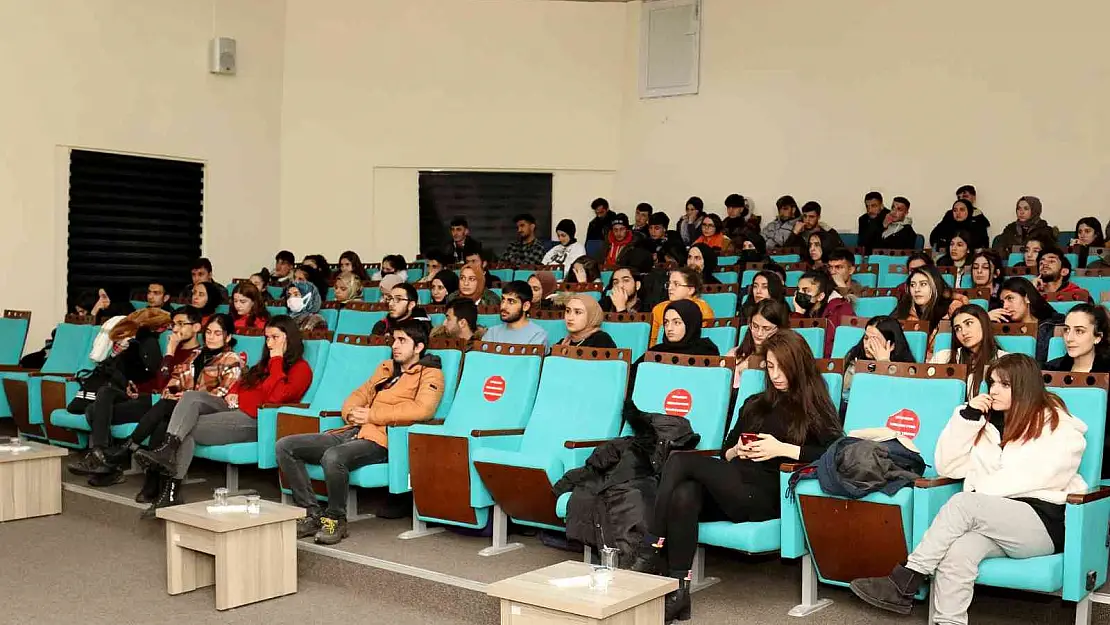 YKS'ye hazırlanan öğrencilere seminer
