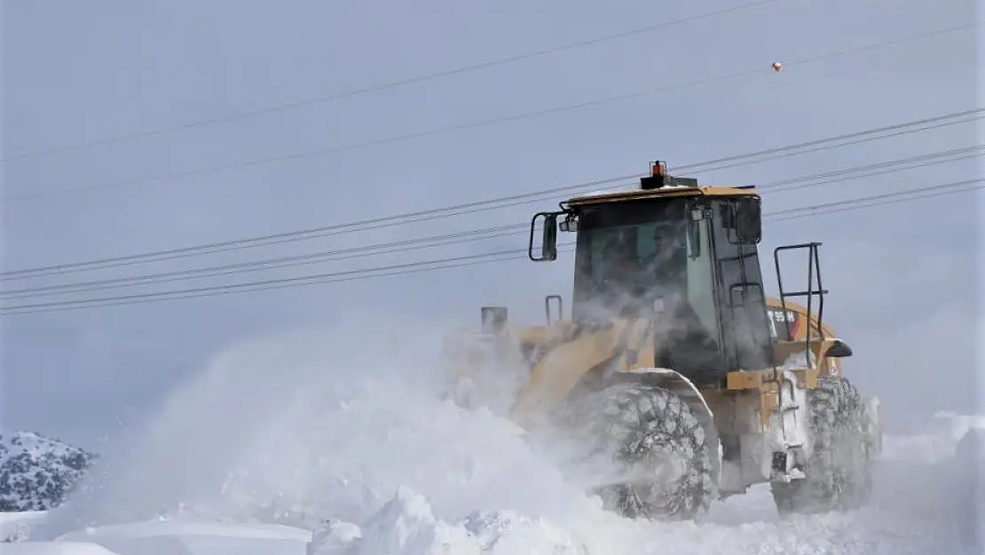 Erzincan'da 28 köy yolu ulaşıma kapandı
