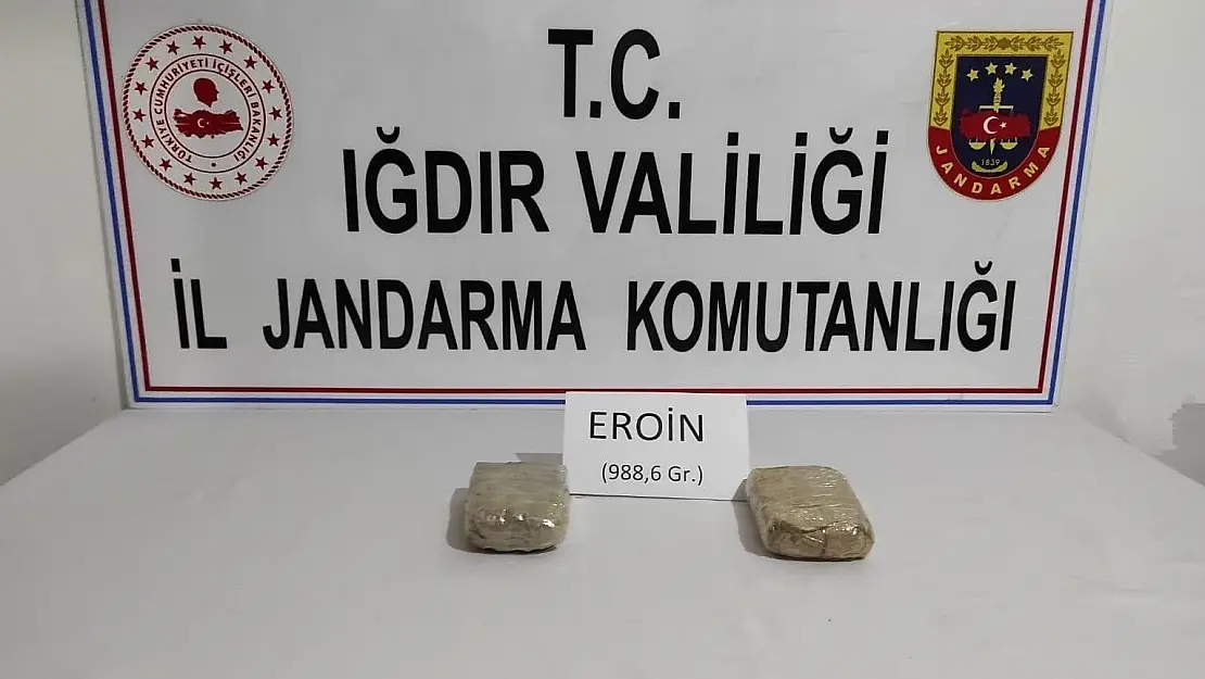 Moloz çuvallarının içerisine gizlendi: Yaklaşık 1 kilogram eroin maddesi ele geçirildi
