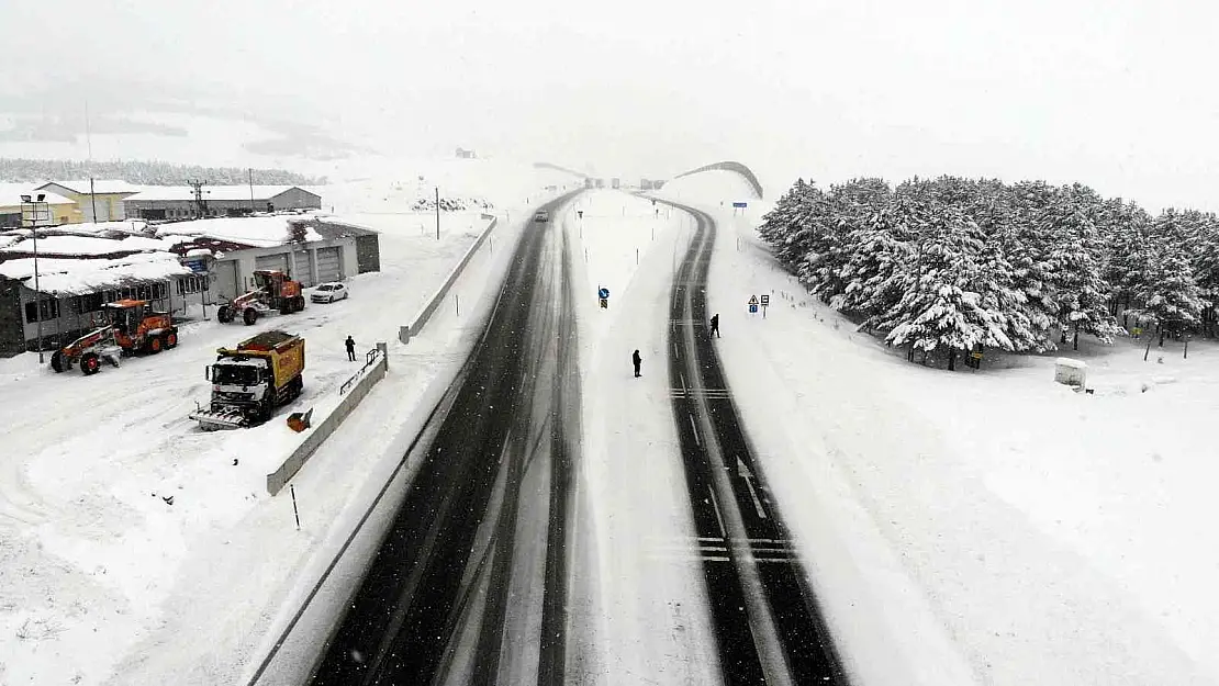 Erzincan'ın yüksek kesimlerinde kar yağışı etkisini artırdı
