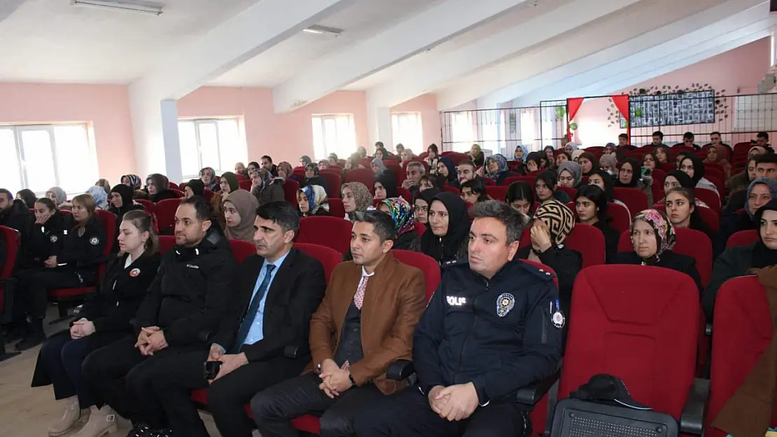 Hamur'da 'En İyi Narkotik Polis Anne' Projesi Kapsamında Eğitim Düzenlendi