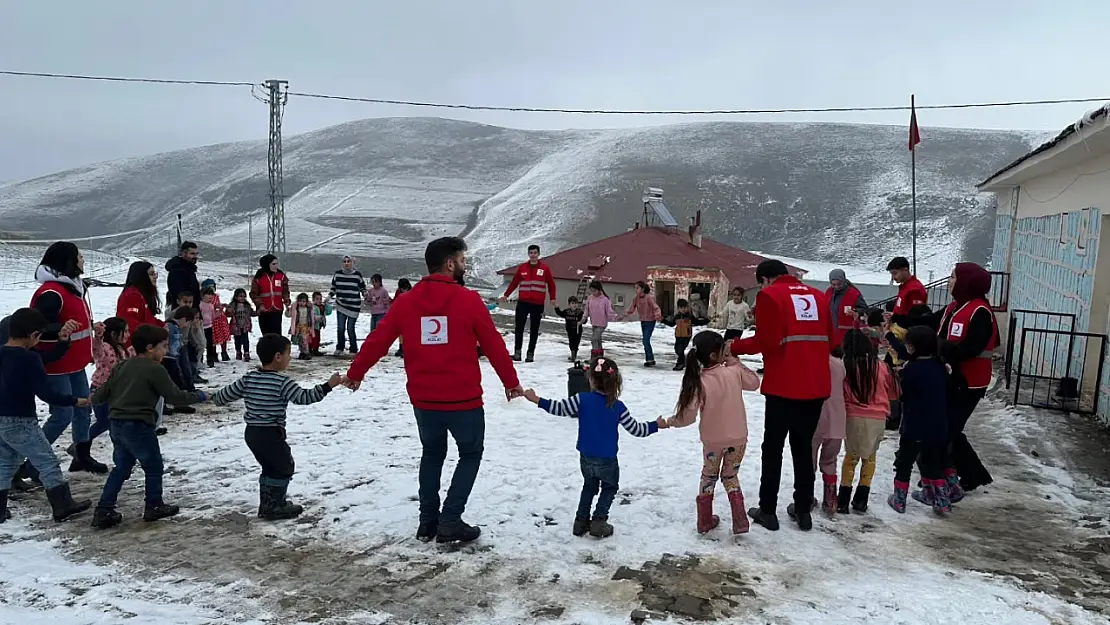 Kızılay Ağrı'dan Yapılı Köyü İlkokulu'na Sıcak Bir Dokunuş