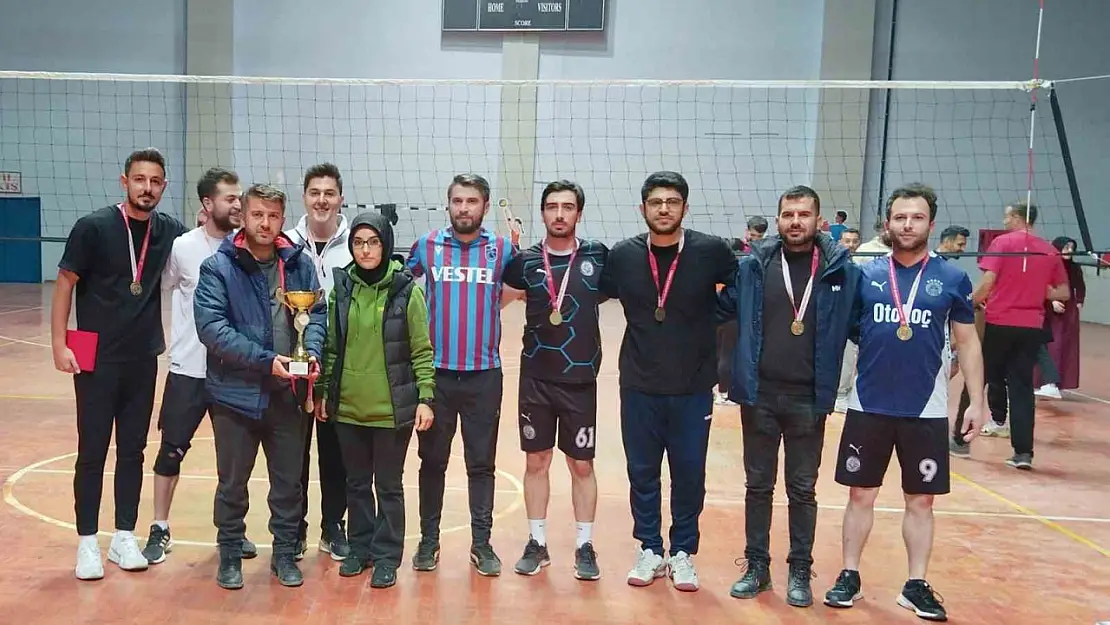 Patnos'ta 24 Kasım Öğretmenler Günü Voleybol Turnuvası Tamamlandı