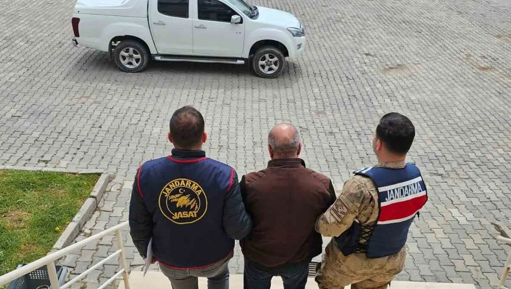 Ağrı'da hapis cezası bulunan 2 firari yakalandı