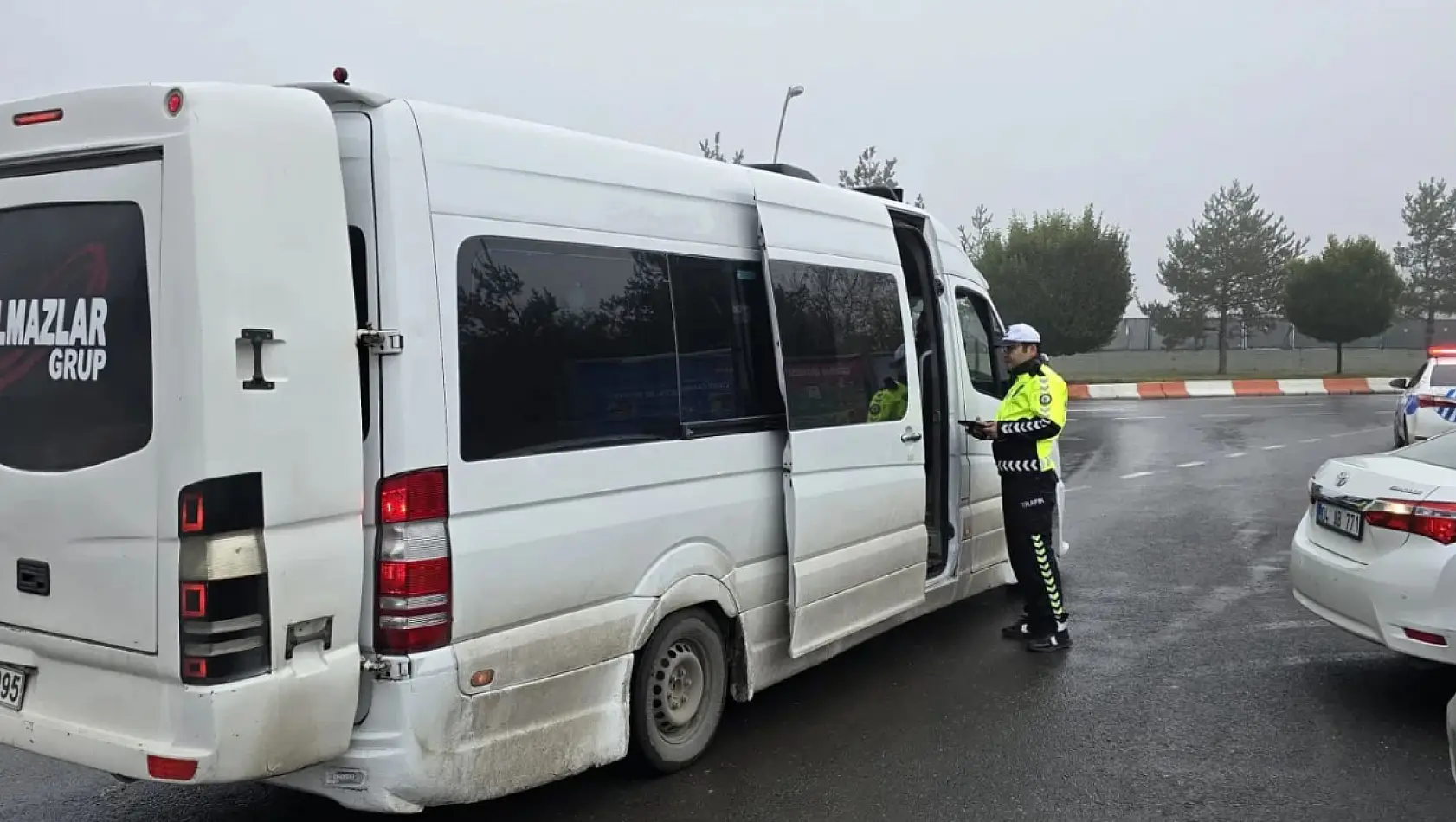 Ağrı'da okul servisleri denetlendi. 12 sürücü trafikten men edildi