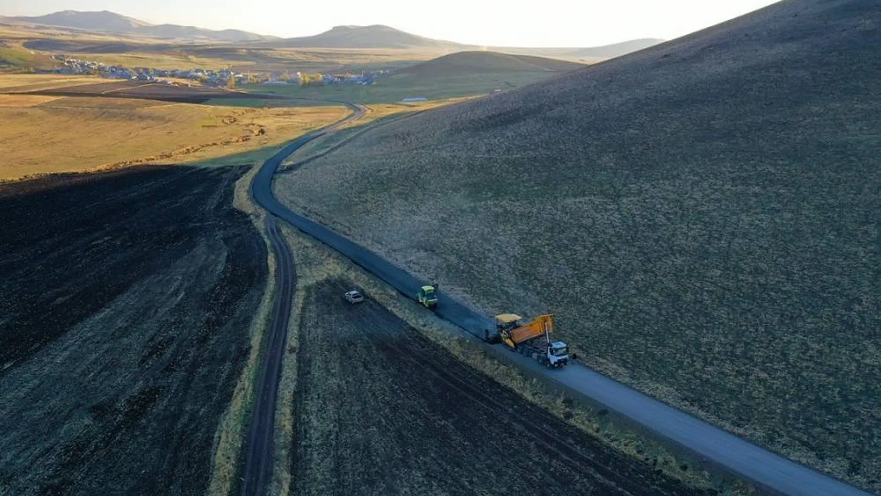 Ağrı'da bin 156 kilometrelik köy yolu sıcak asfaltla buluştu
