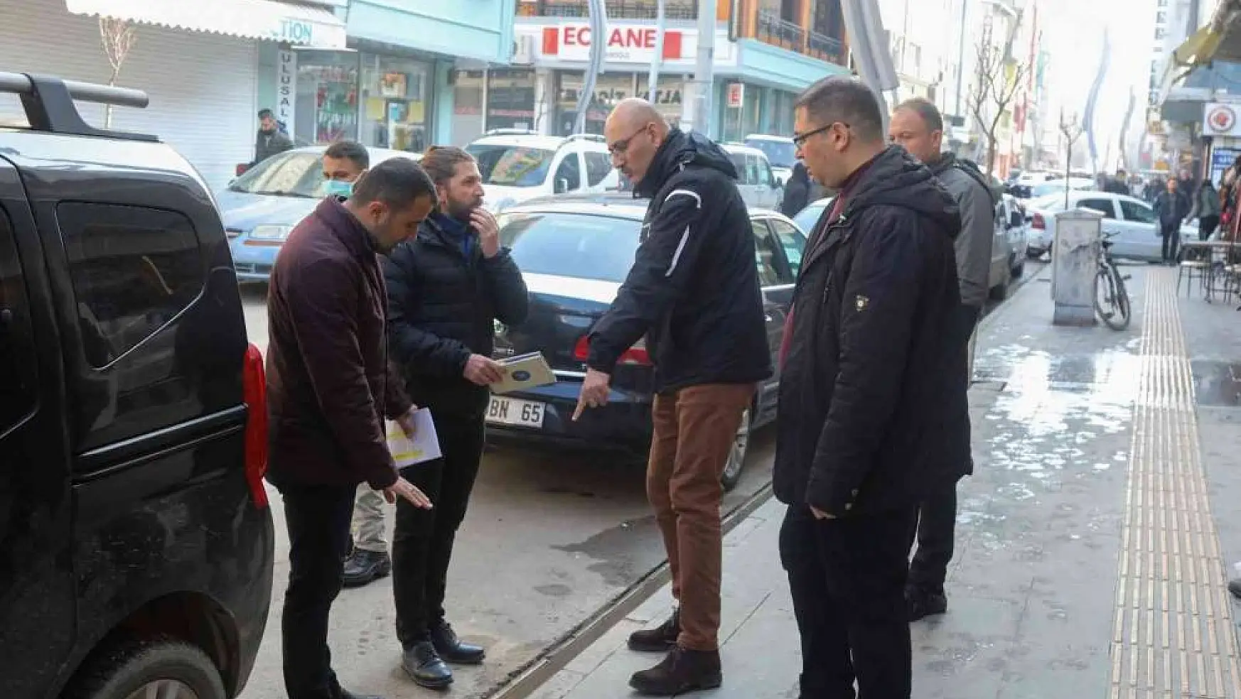 Başkan Vekili Aydın'dan Yüzbaşıoğlu Caddesi esnafına ziyaret
