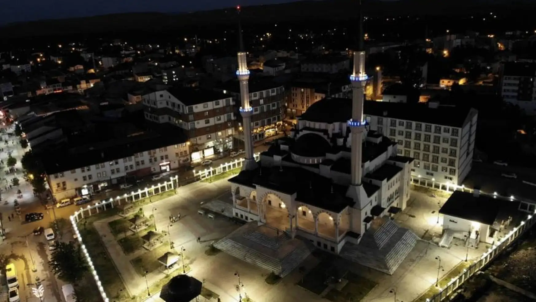 Selçuklu mimarisiyle yapılan Recep Tayyip Erdoğan Camii göz kamaştırıyor