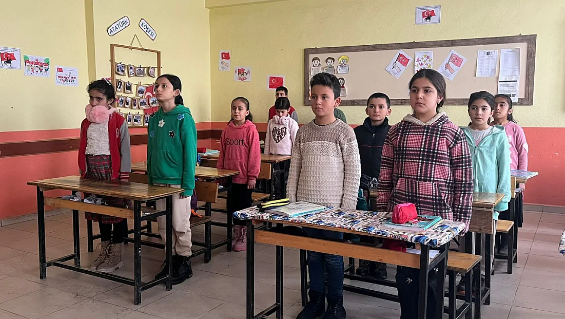 Ağrı’daki Okullarda 6 Şubat Depremleri İçin Saygı Duruşu