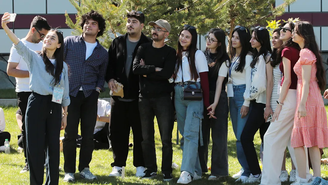 Ağrı İbrahim Çeçen Üniversitesi: 'Gülümse, Çünkü Burası Kampüs Hayatı!'