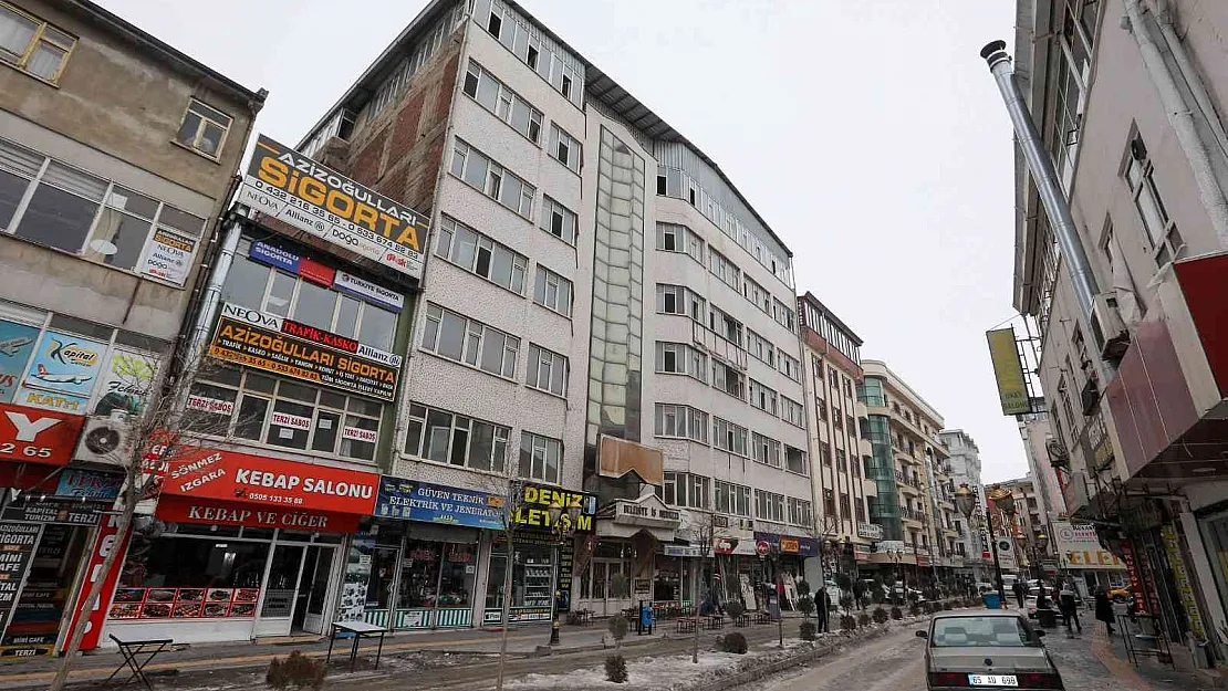 Van Büyükşehir Belediyesinin hasarlı iki hizmet binası için yıkım kararı
