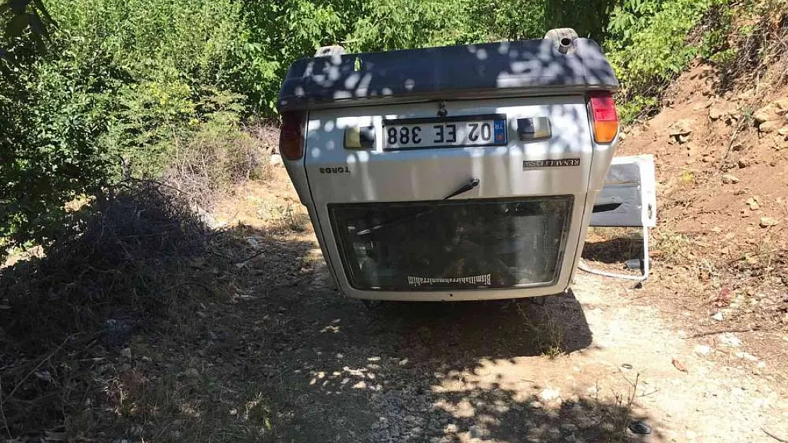Ters dönen otomobilin sürücüsü yaralandı
