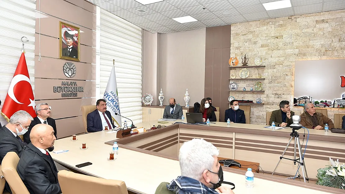 Yeni Kent Meydanı düzenlemesi ile ilgili bir sunum gerçekleştirildi
