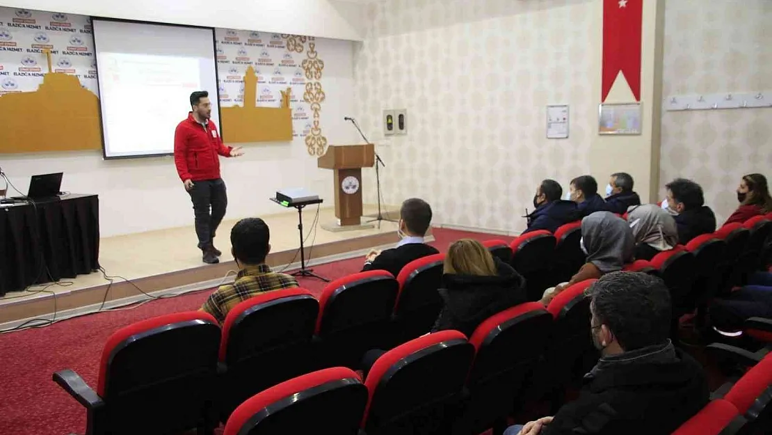 Elazığ Belediyesi çalışanlarına ilk yardım eğitimi verildi
