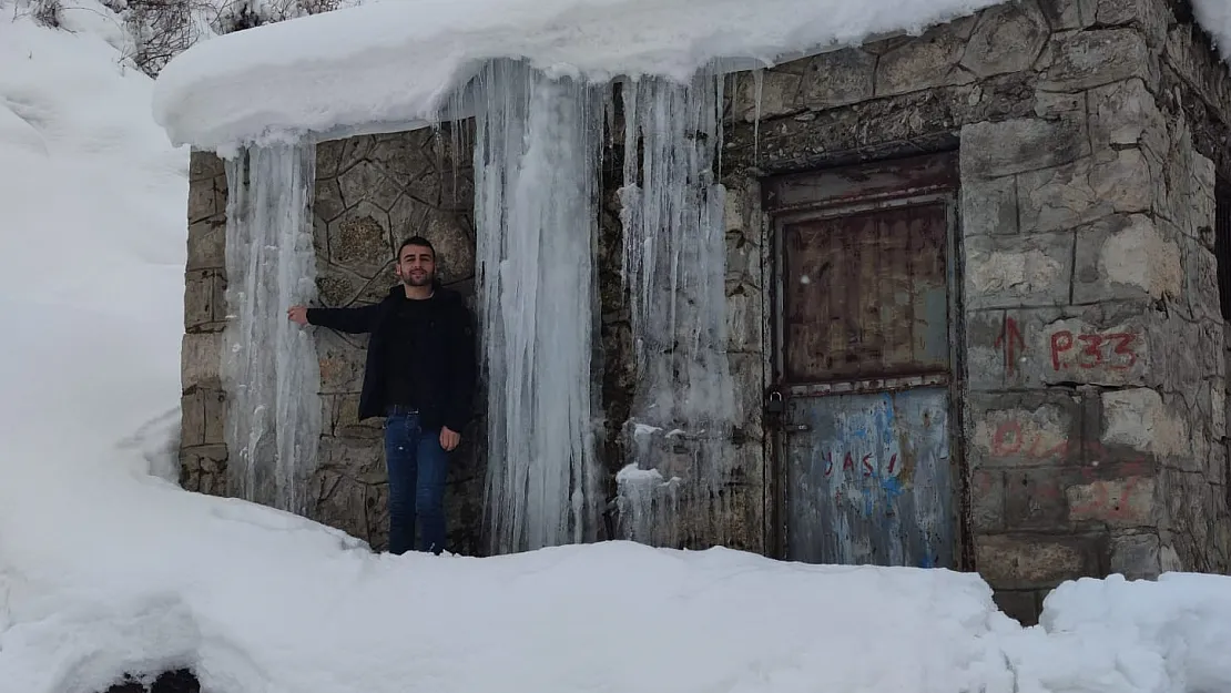 Çukurca'da dondurucu soğuklar
