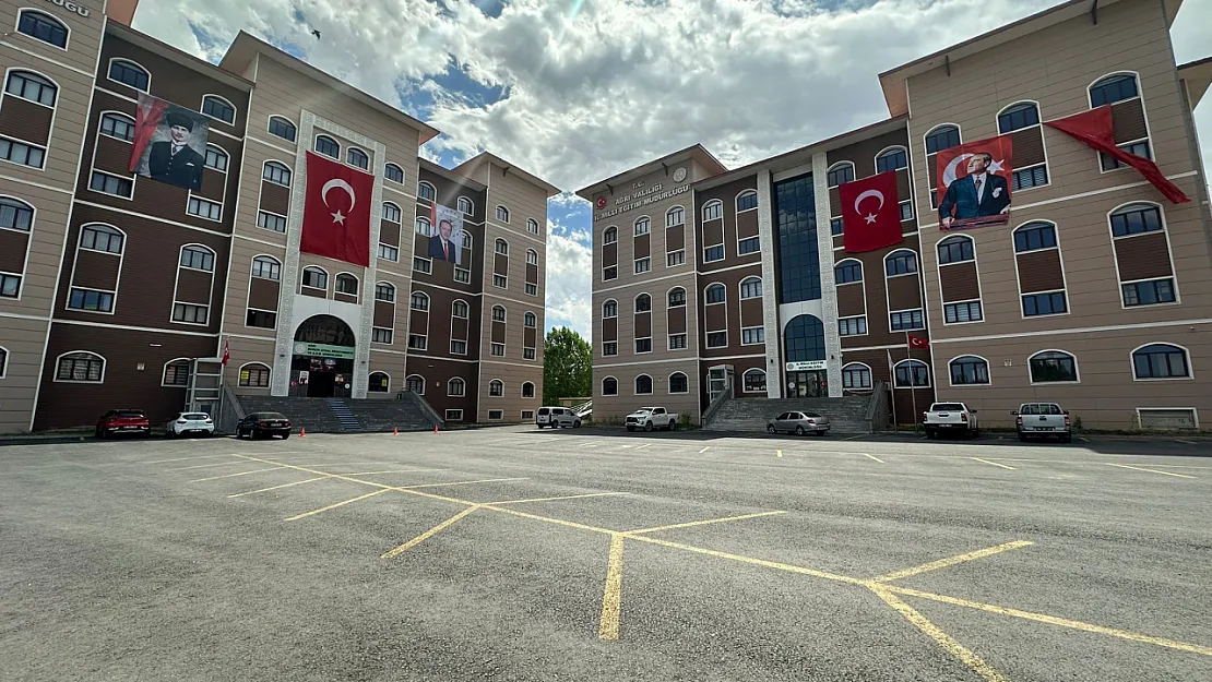 Ağrı'da 15 Temmuz Ruhu: 1024 Okula Türk Bayrağı Asıldı