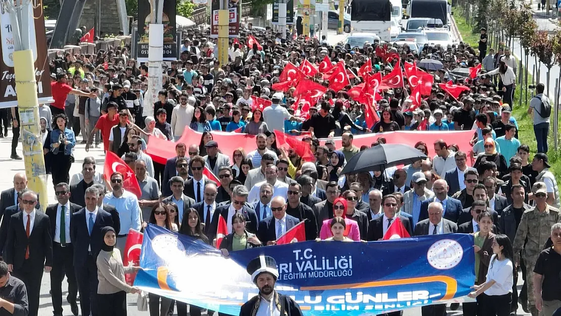 Ağrı'da Bilim Şenliği Coşkusu: 4'üncü Bilim Dolu Günler Kortej Yürüyüşü Renkli Görüntülere Sahne Oldu