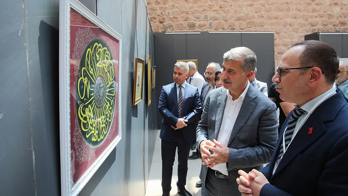 Ağrı'da Geleneksel Sanatlar İshak Paşa Sarayı'nda Sergileniyor: Nur'ul Ayn Sanatseverlerle Buluştu