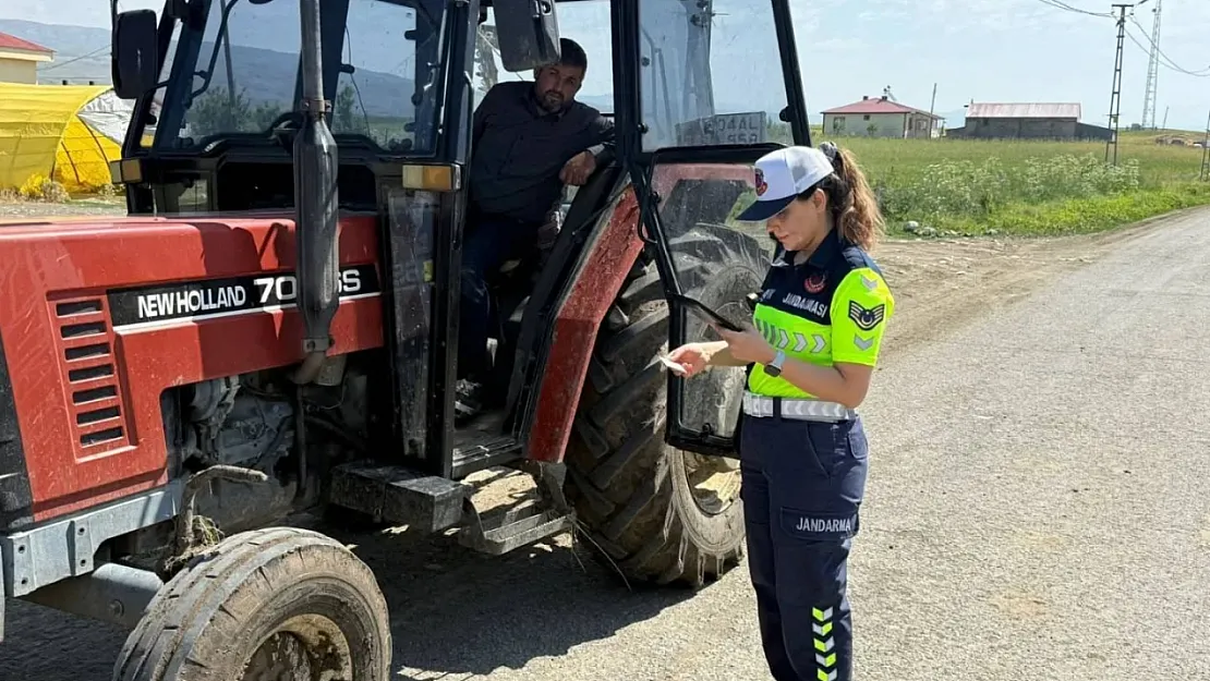 Ağrı'da Jandarmadan Kapsamlı Trafik Denetimi: 89 Sürücüye Ceza Kesildi!
